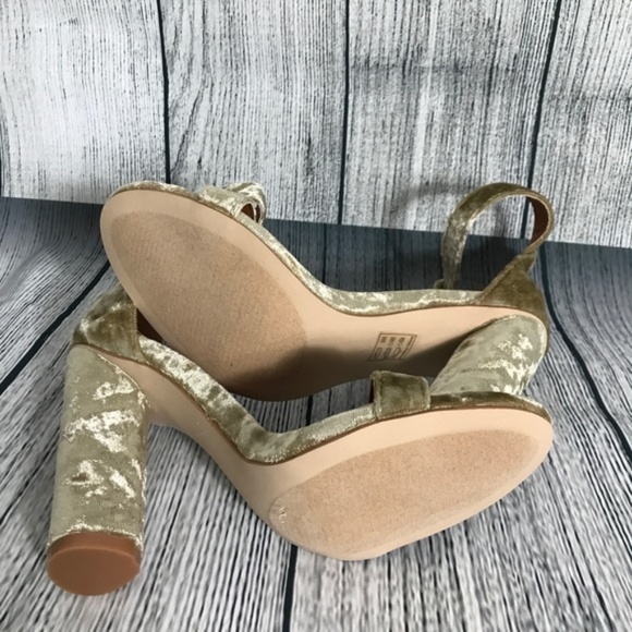 Cape Robbin Golden Velvet Block Heel Sandals NIB - Picture 3 of 8